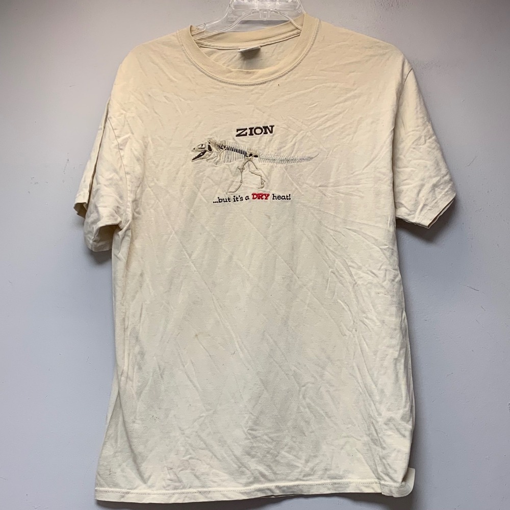 Delta Zion National Park T-Shirt Mens Large Cream Good Dry Heat Dinosaur Graphic